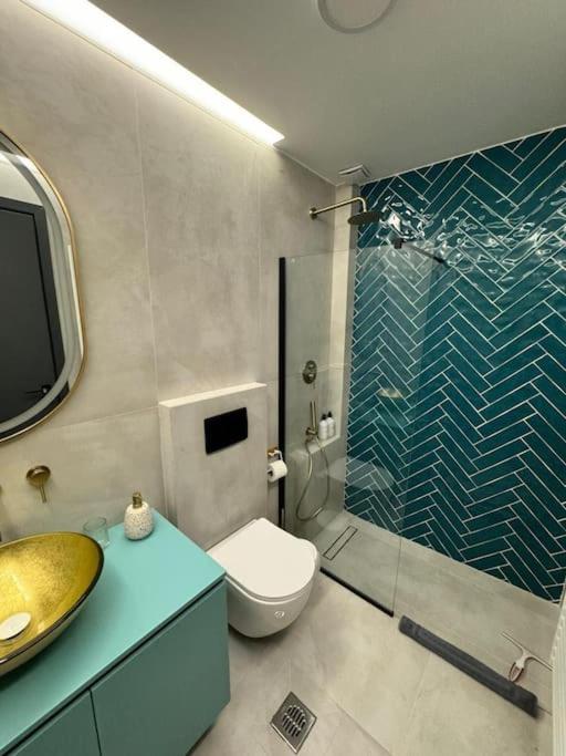 Pop Art Maisonette Apartment *